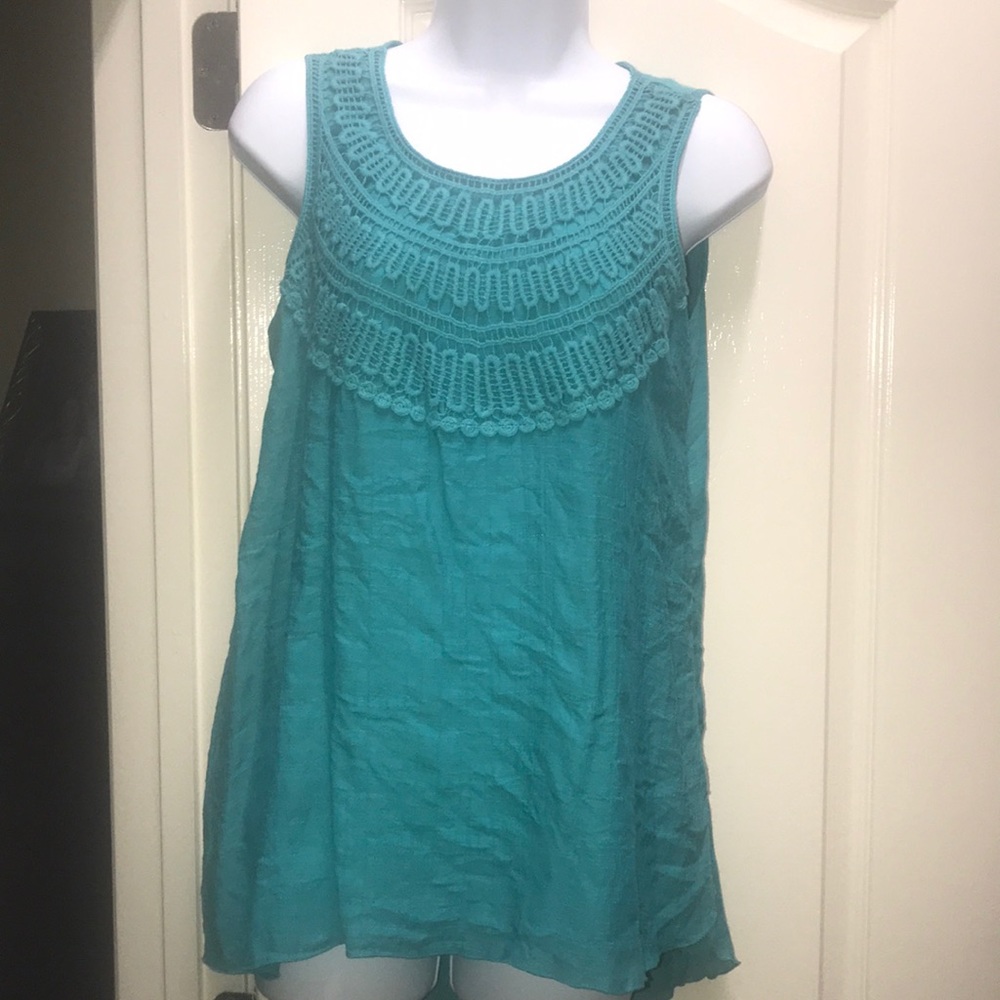 Top and accessories